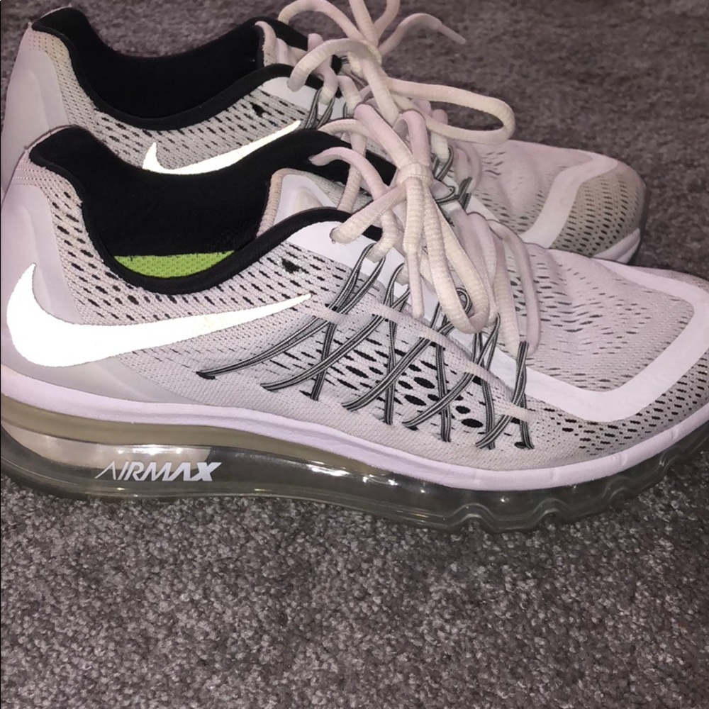 Nike women’s air maxes